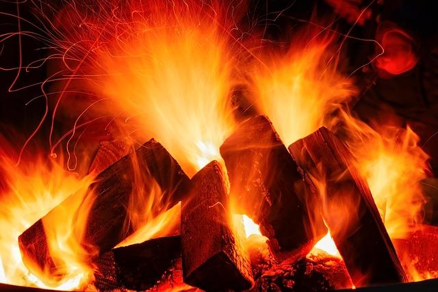 Ghana’s Kantamanto fire: Clothing market devastated by blaze – BBC.com