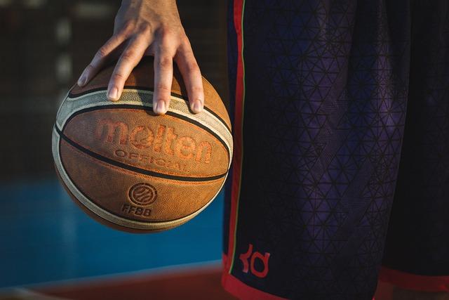 As Montour basketball looks for its first WPIAL title, one international player inspires on and off the court – CBS Pittsburgh