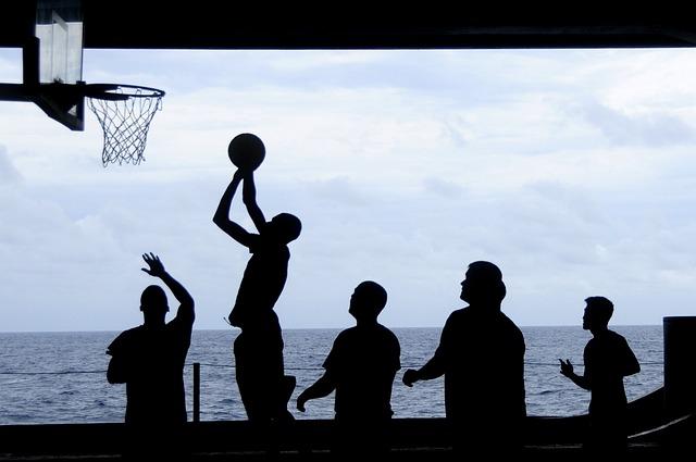 Couple takes in Senegalese high school basketball player left homeless by private school closure – CBS News