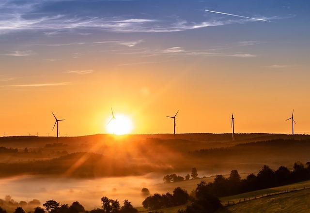Economic ​Benefits ‌and Job Creation from Renewable Energy investment