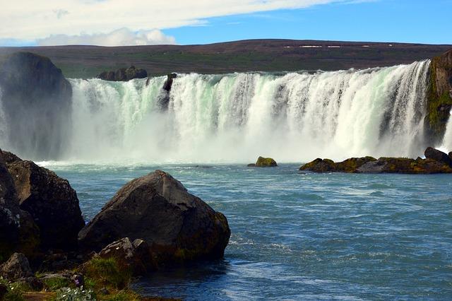 Community Engagement ⁣and Local Benefits of ⁤hydropower Projects