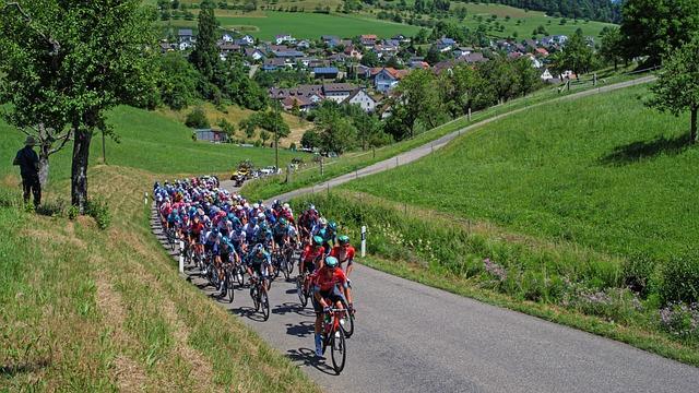 Exploring the Economic Impact of the ⁢Women's Cycling ⁤Tour⁣ on Local Communities