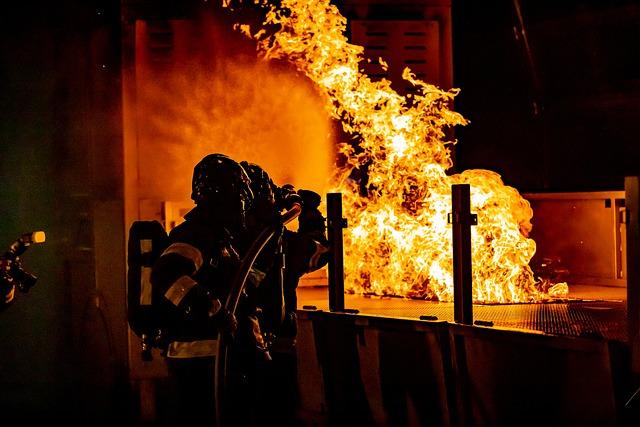 Huge fire at Ghanaian clothing market destroys hundreds of stalls – CNN