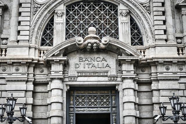 Exploring the Impact of Central Bank Collaboration on Regional Trade Dynamics