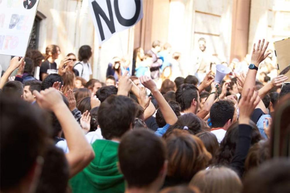 Public Outcry: Citizens Demand ⁢Accountability from Government Officials